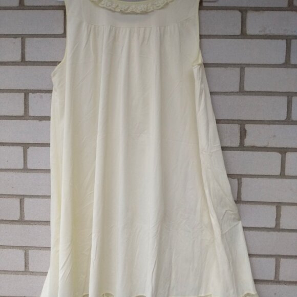 Vintage Yellow Nylon Nightie Retro Summer Nightgown Short Knee Length 43"B Mediu - Picture 9 of 9